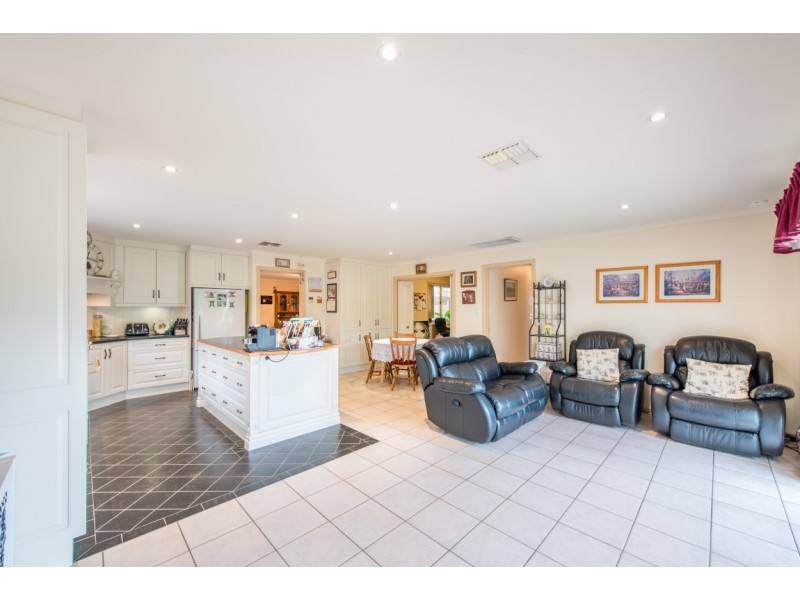 12 Yaldara Close, Woodcroft SA 5162