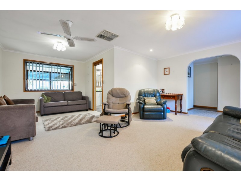 48 Serenade Crescent, Aberfoyle Park SA 5159