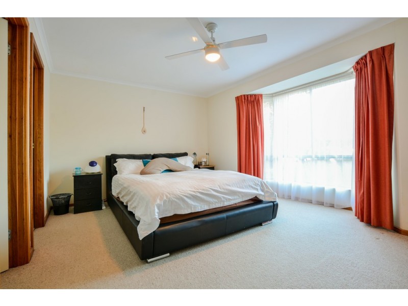 48 Serenade Crescent, Aberfoyle Park SA 5159