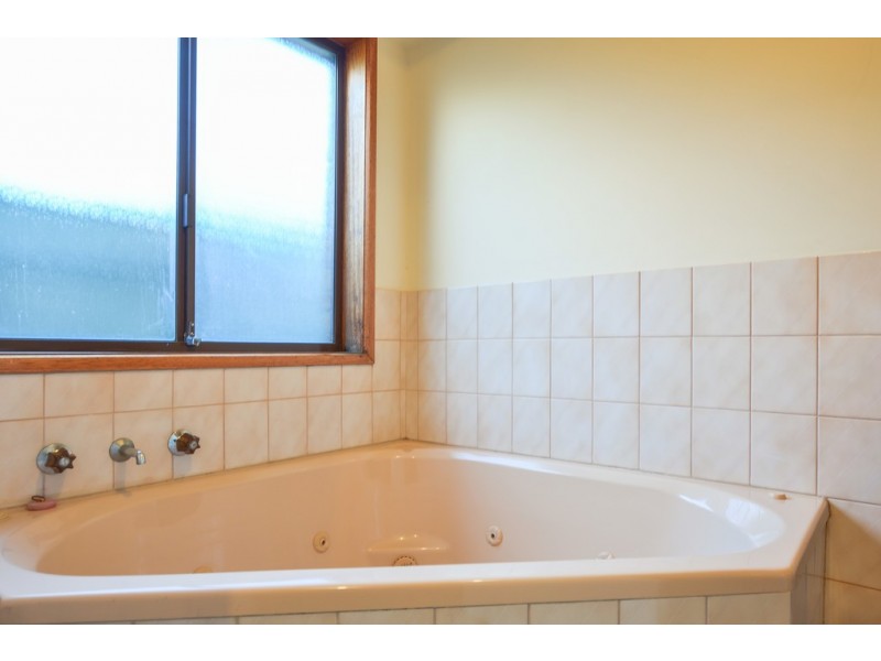 48 Serenade Crescent, Aberfoyle Park SA 5159