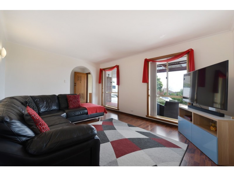 1 Warawee Place, Hallett Cove SA 5158