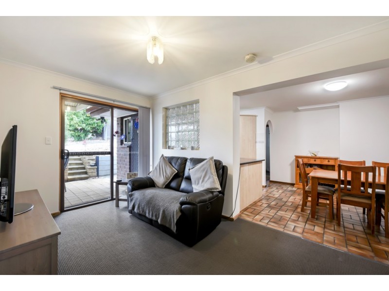 1 Warawee Place, Hallett Cove SA 5158