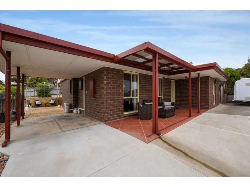 1 Warawee Place, Hallett Cove SA 5158