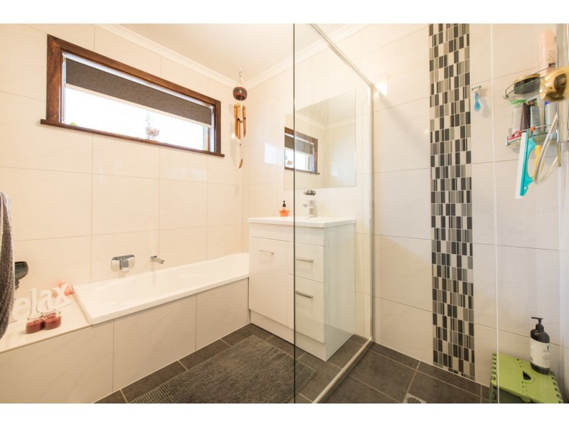 1 Warawee Place, Hallett Cove SA 5158