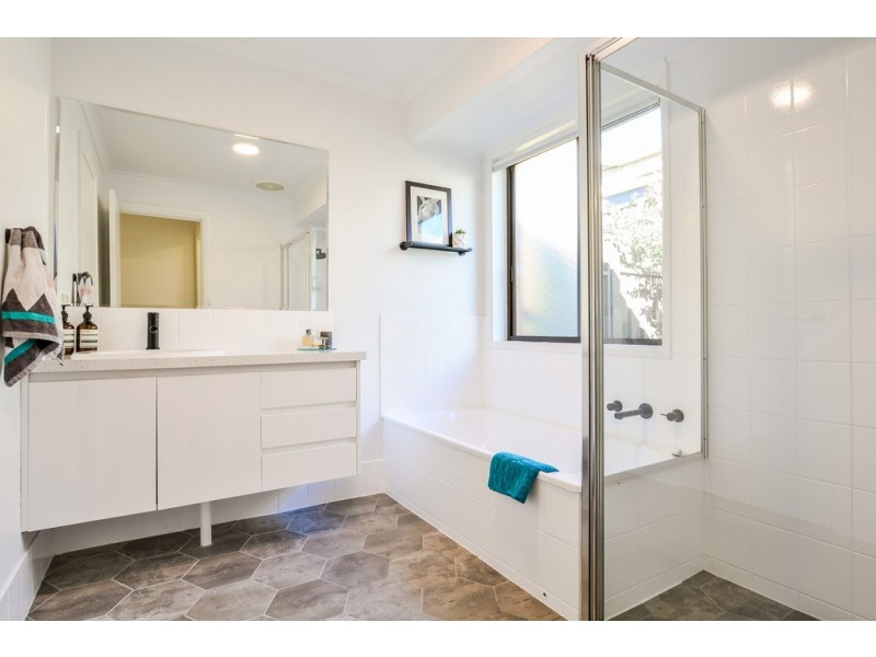 19 Frontignac Court, Wynn Vale SA 5127