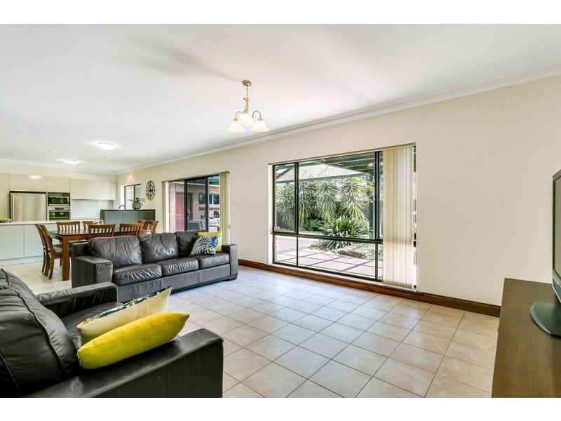 26 Jutland Parade, Woodcroft SA 5162