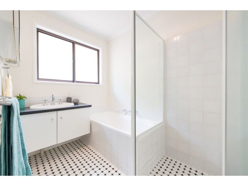 6 Chifley Crescent, Trott Park SA 5158