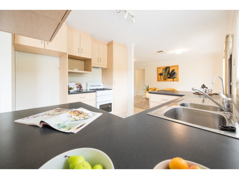 6 Chifley Crescent, Trott Park SA 5158