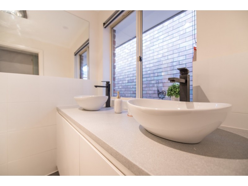 2 Hornpipe Glen, Seaford Rise SA 5169