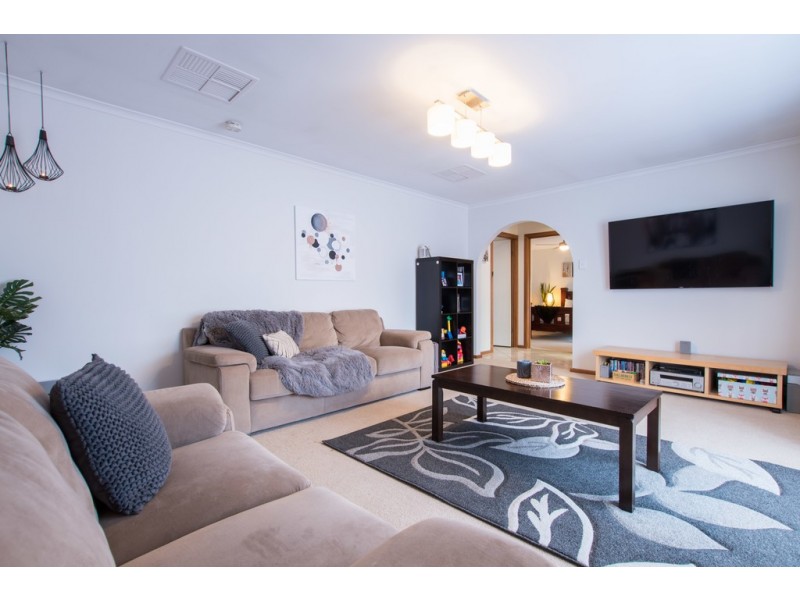 1 Ash Street, Aberfoyle Park SA 5159