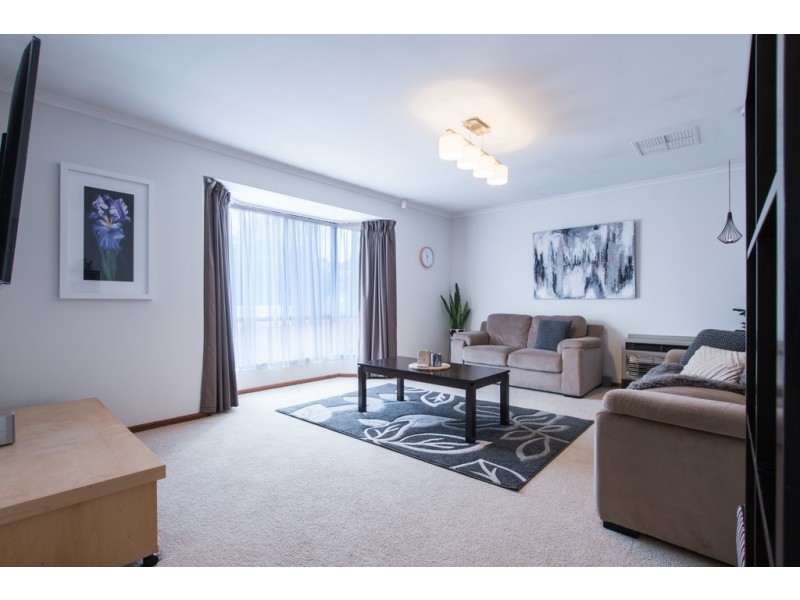 1 Ash Street, Aberfoyle Park SA 5159