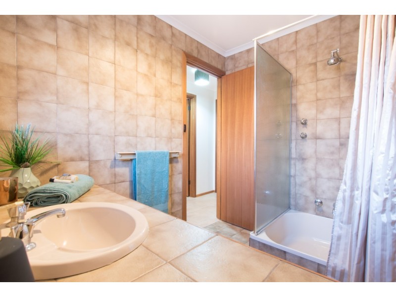 2/113 The Cove Road, Hallett Cove SA 5158
