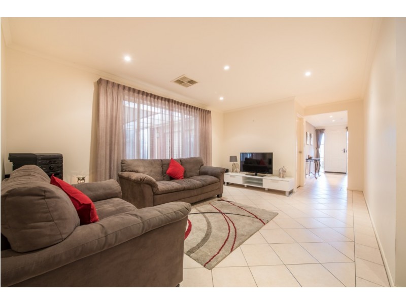 16 Mundulla Avenue, Woodcroft SA 5162