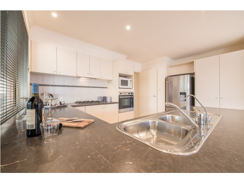 16 Mundulla Avenue, Woodcroft SA 5162