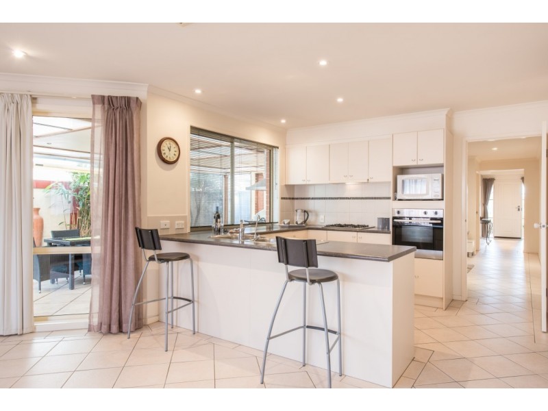 16 Mundulla Avenue, Woodcroft SA 5162