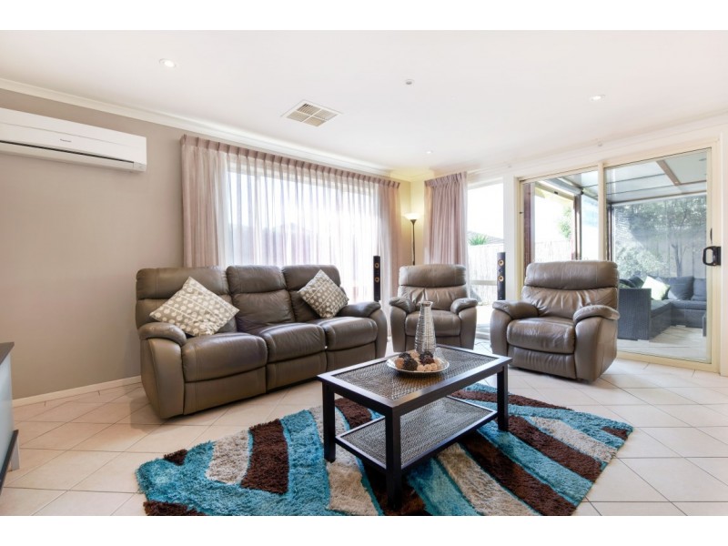 16 Mundulla Avenue, Woodcroft SA 5162