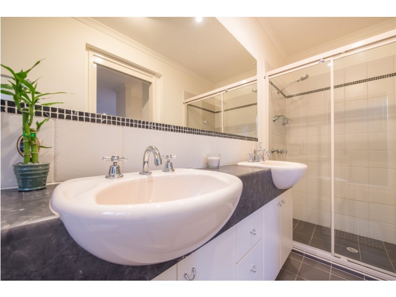 16 Mundulla Avenue, Woodcroft SA 5162