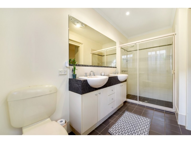 16 Mundulla Avenue, Woodcroft SA 5162