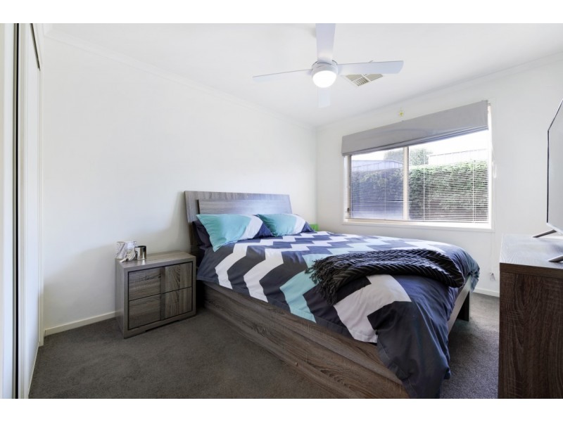 16 Mundulla Avenue, Woodcroft SA 5162