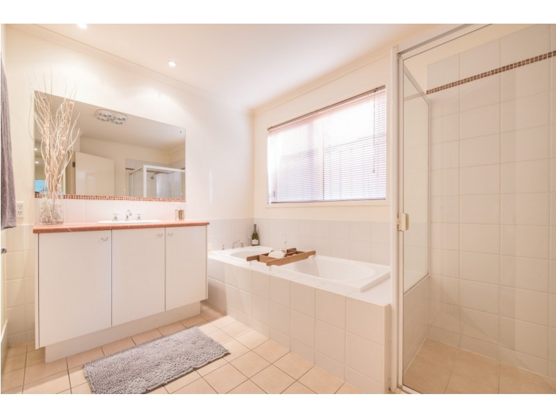 16 Mundulla Avenue, Woodcroft SA 5162