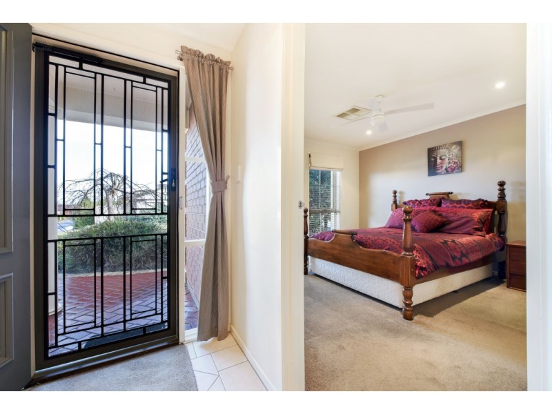 16 Mundulla Avenue, Woodcroft SA 5162