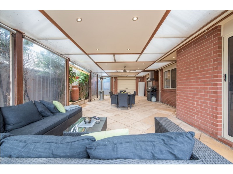 16 Mundulla Avenue, Woodcroft SA 5162