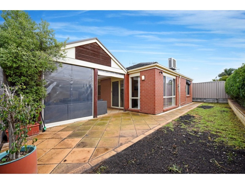 16 Mundulla Avenue, Woodcroft SA 5162