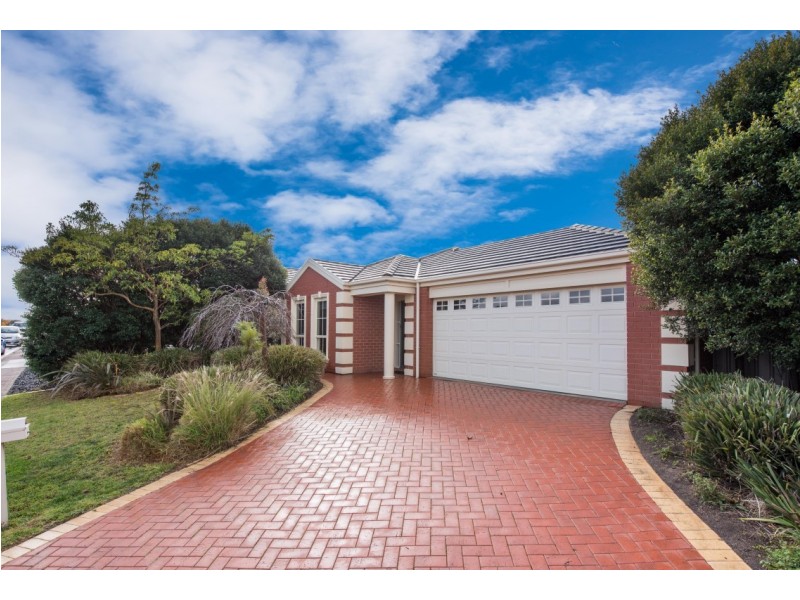 16 Mundulla Avenue, Woodcroft SA 5162