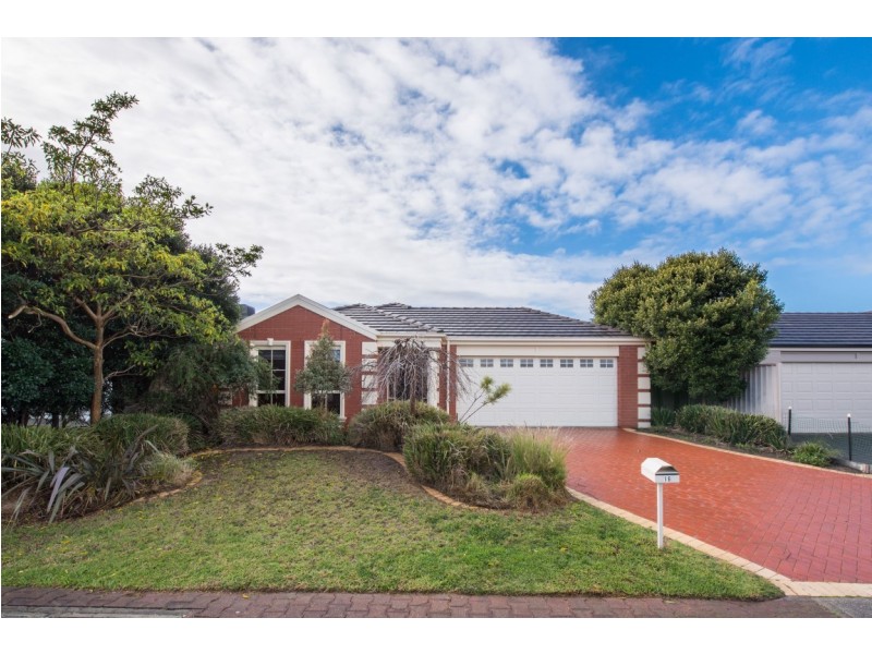 16 Mundulla Avenue, Woodcroft SA 5162