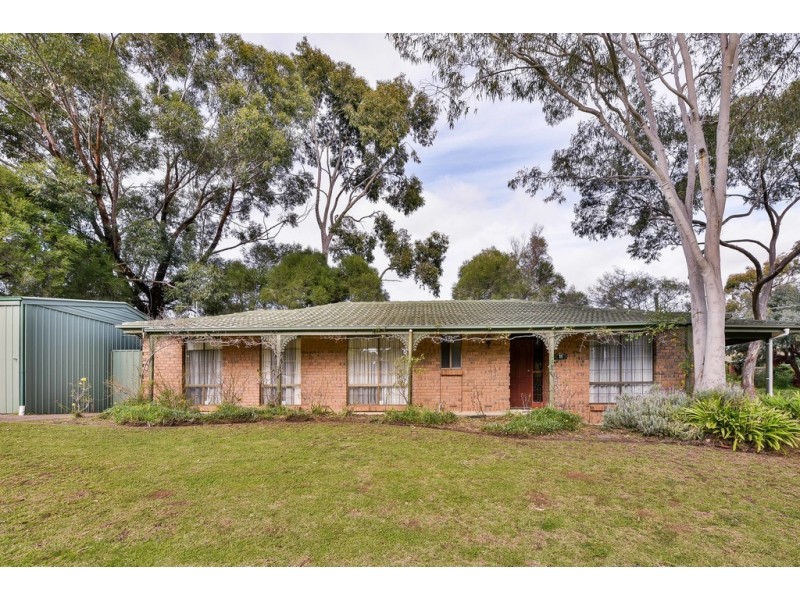 11 Iona Road, Aberfoyle Park SA 5159