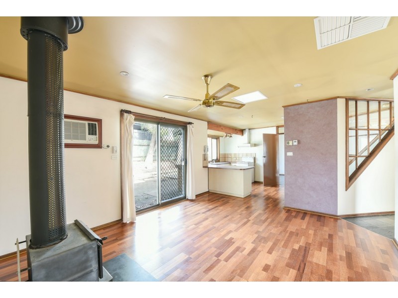 11 Iona Road, Aberfoyle Park SA 5159