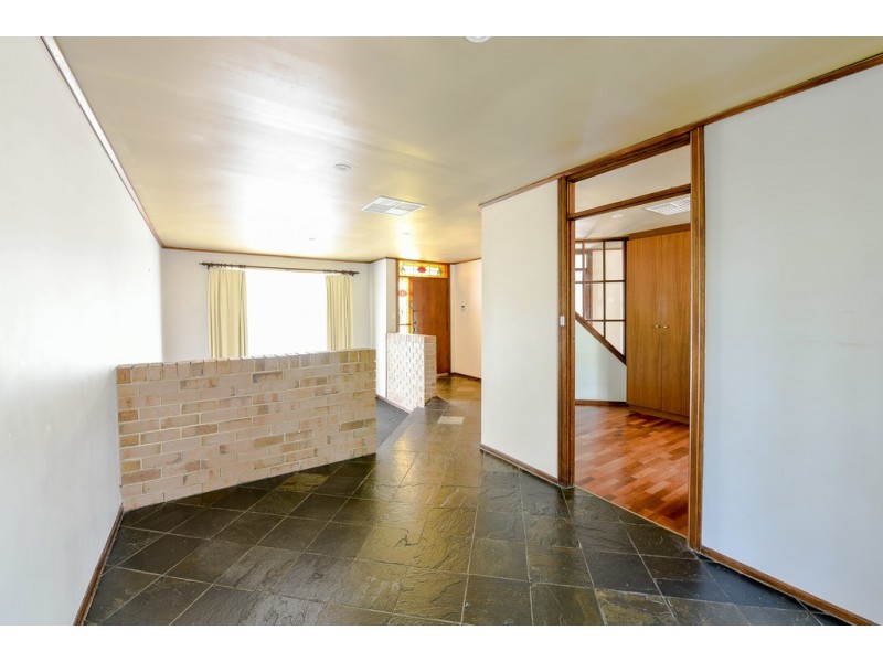 11 Iona Road, Aberfoyle Park SA 5159