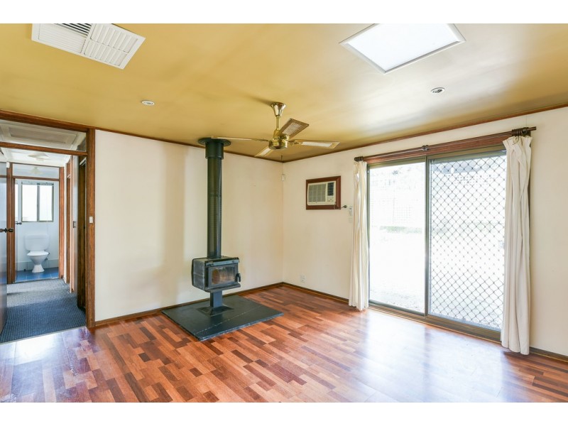 11 Iona Road, Aberfoyle Park SA 5159