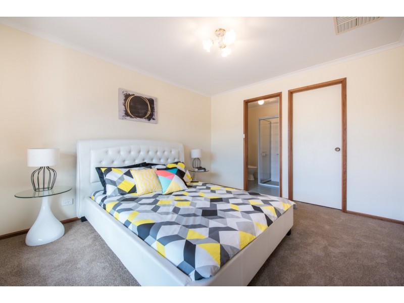 27 Brooks Circuit, Woodcroft SA 5162