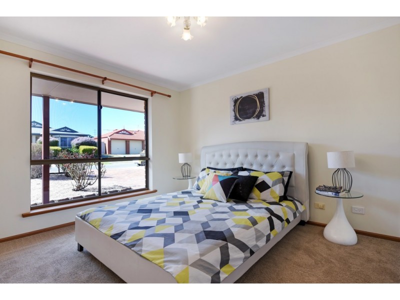 27 Brooks Circuit, Woodcroft SA 5162