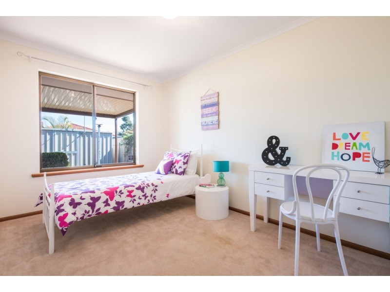 27 Brooks Circuit, Woodcroft SA 5162