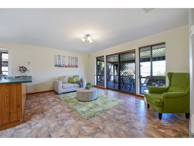 27 Brooks Circuit, Woodcroft SA 5162