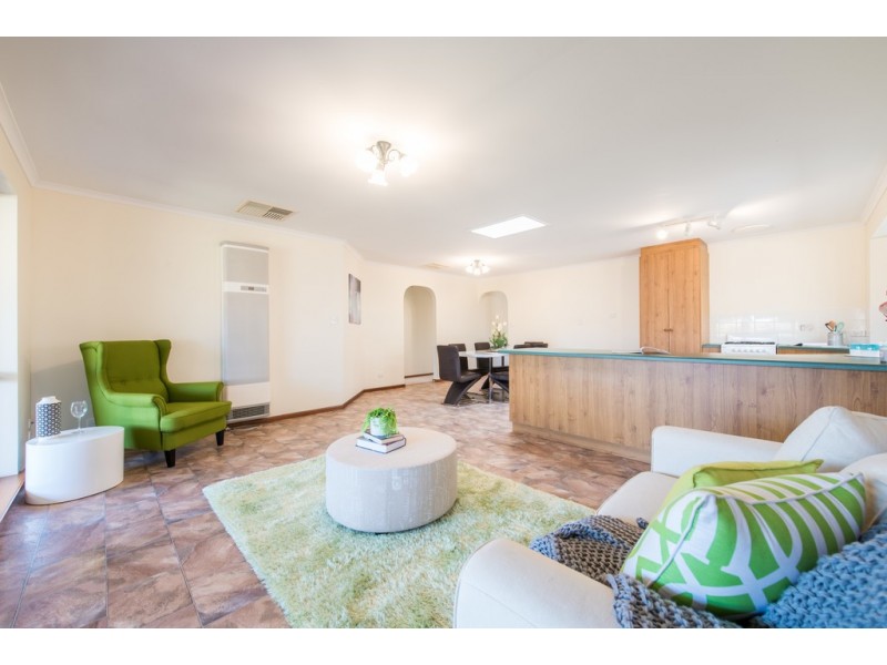 27 Brooks Circuit, Woodcroft SA 5162