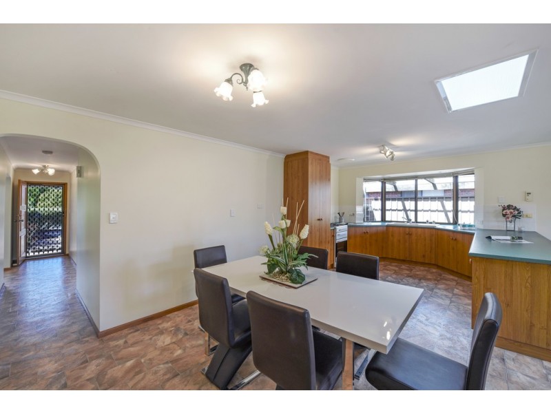 27 Brooks Circuit, Woodcroft SA 5162