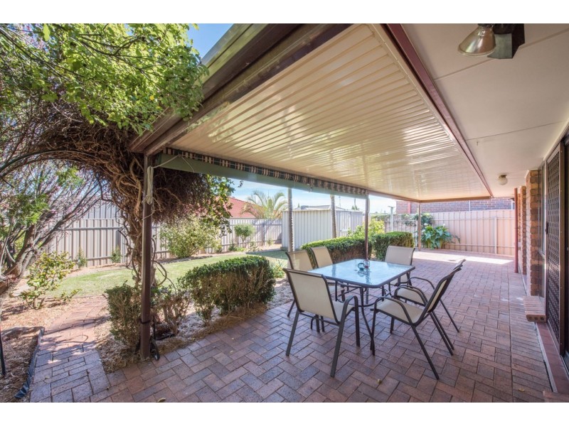 27 Brooks Circuit, Woodcroft SA 5162