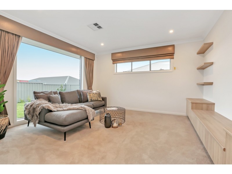 50 Vista Parade, Seaford Heights SA 5169