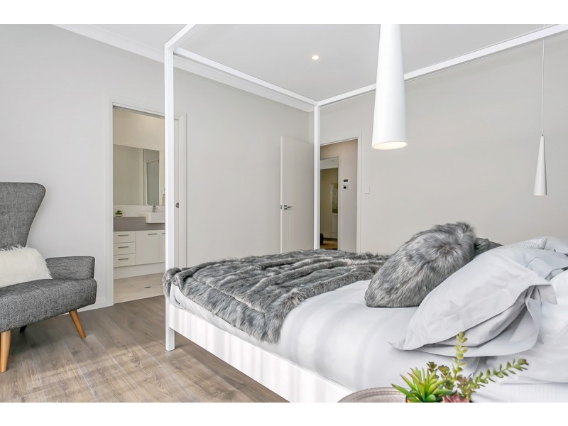 50 Vista Parade, Seaford Heights SA 5169