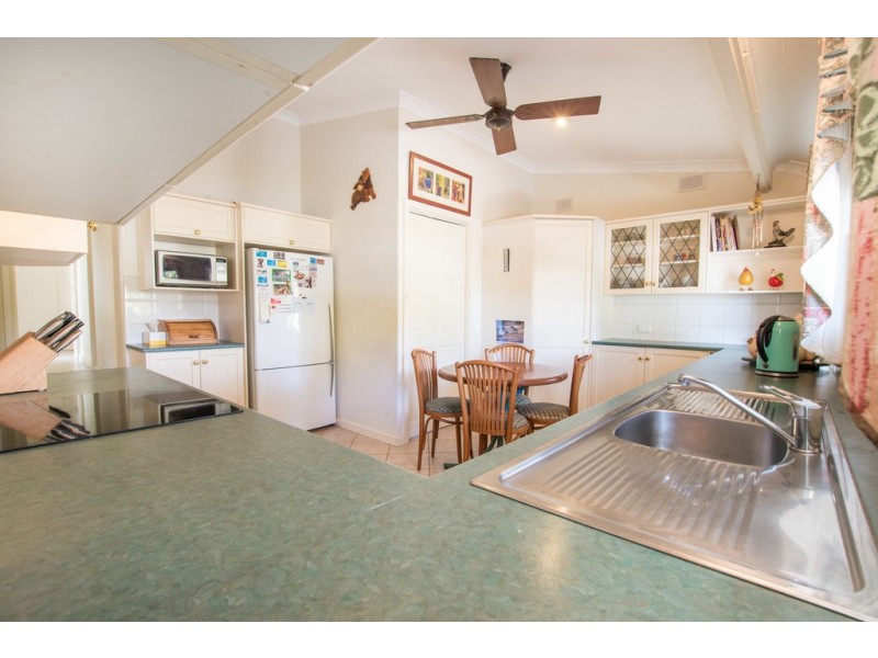 9 Amberly Drive, Happy Valley SA 5159