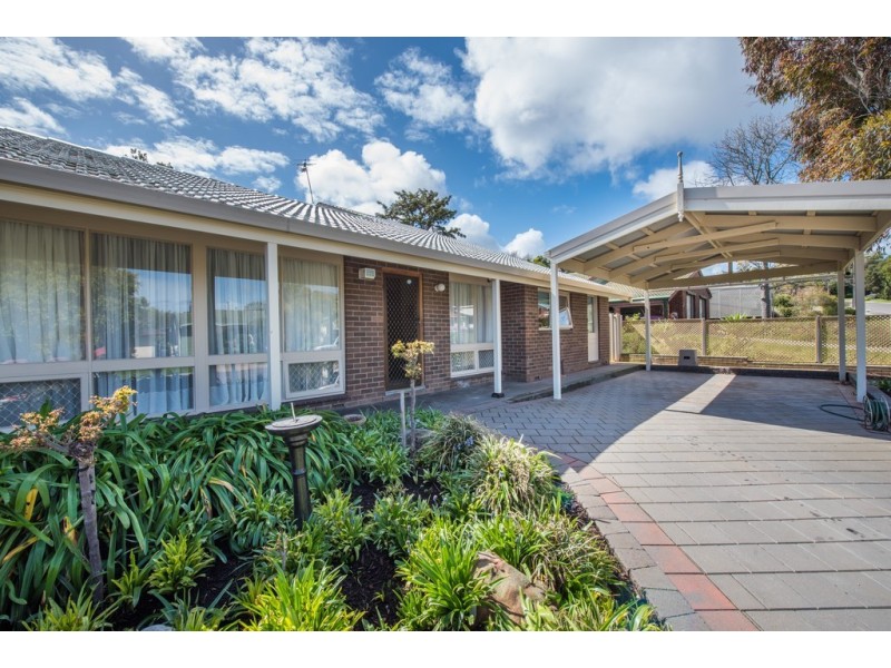 9 Amberly Drive, Happy Valley SA 5159