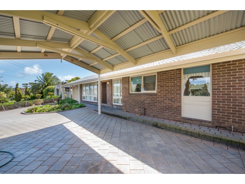 9 Amberly Drive, Happy Valley SA 5159