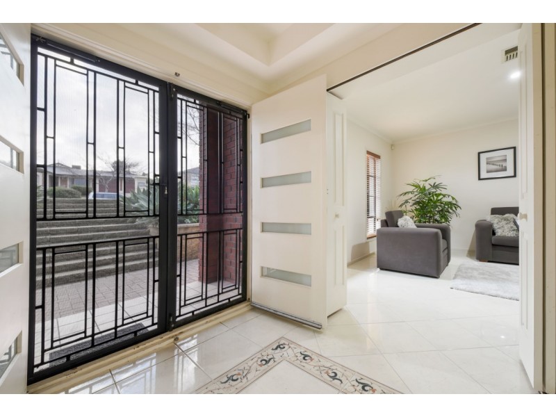 24 Freebairn Drive, Hallett Cove SA 5158