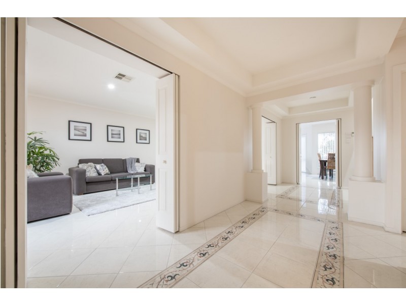 24 Freebairn Drive, Hallett Cove SA 5158