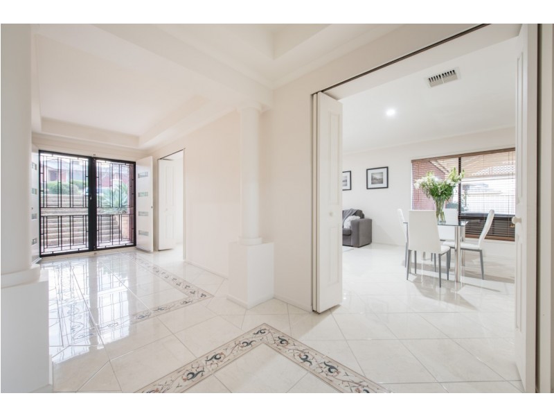 24 Freebairn Drive, Hallett Cove SA 5158