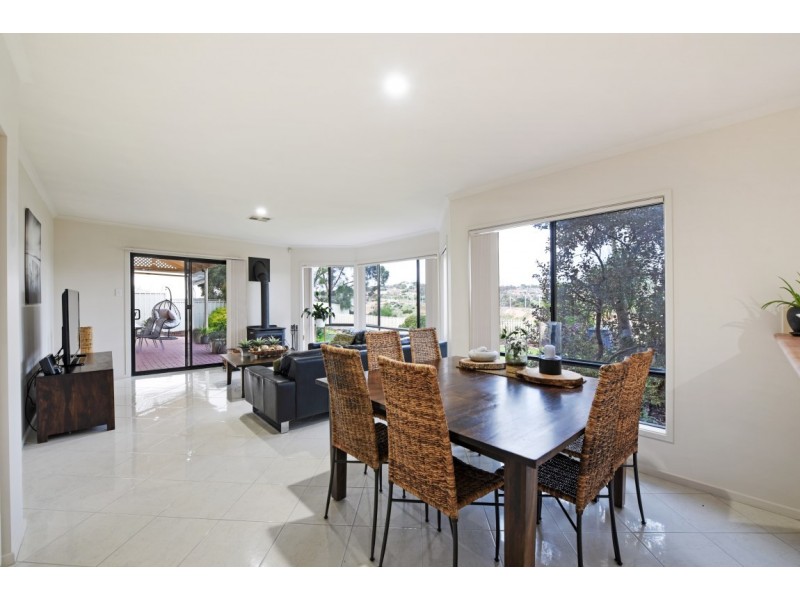 24 Freebairn Drive, Hallett Cove SA 5158