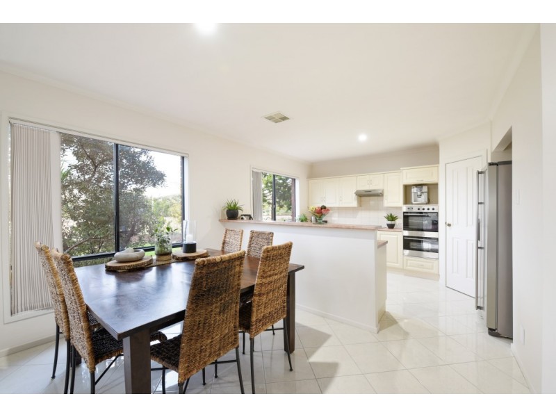 24 Freebairn Drive, Hallett Cove SA 5158